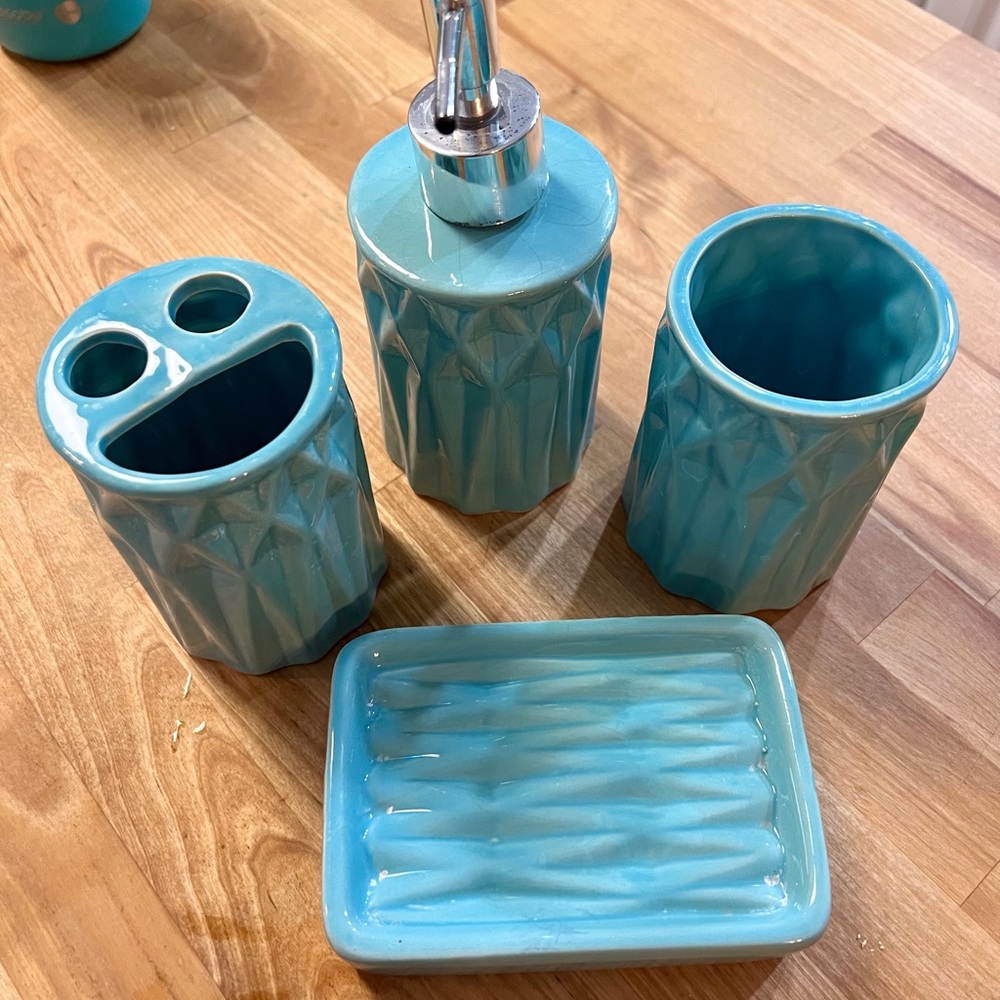 Turquoise Bathroom Accessory Set